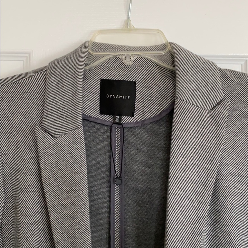 Dynamite fitted stretch blazer.